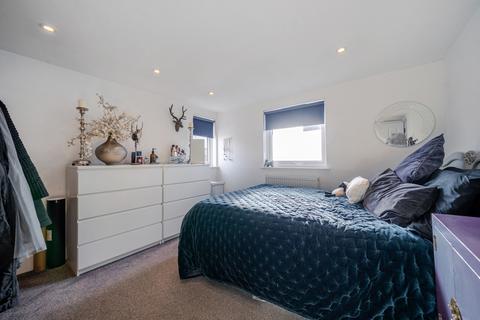 28 Rowlls Road, Kingston Upon Thames, KT1 3ET