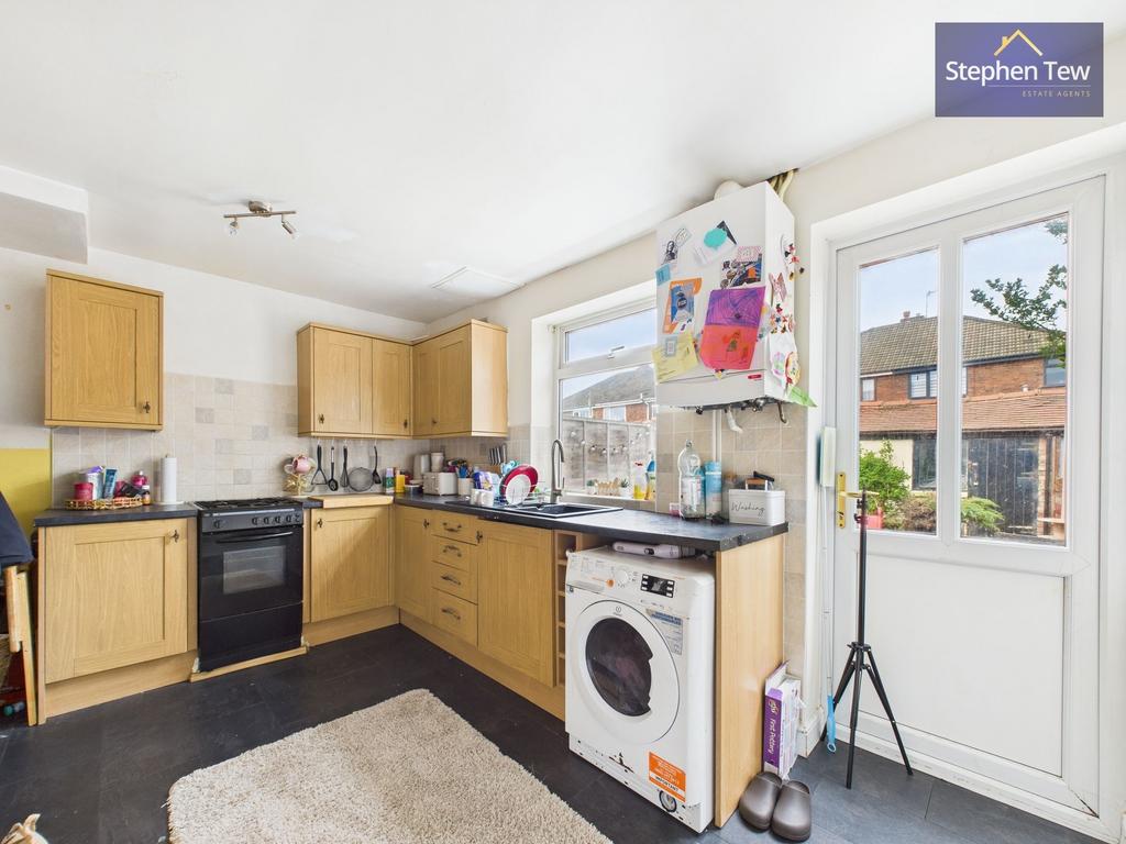 Kitchen/ Dining Room