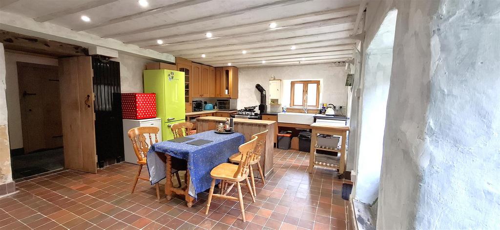 Kitchen/ dining room