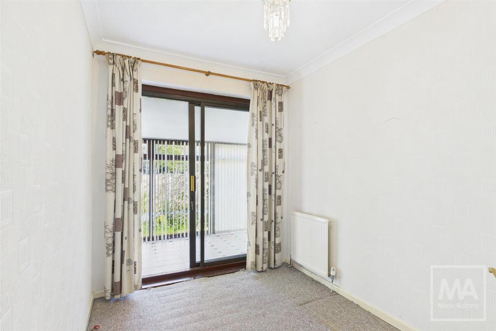Bedroom/Dining Room
