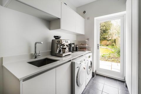 25 Austen Road, Guildford, GU1 3NP