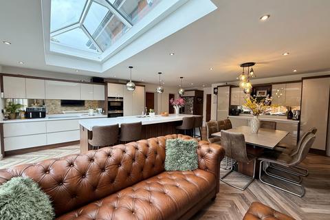 4 bedroom detached house for sale, Bills Lane, Shirley