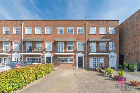 4 bedroom terraced house to rent, Cavendish Crescent, Elstree