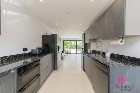 4 bedroom terraced house to rent, Cavendish Crescent, Elstree