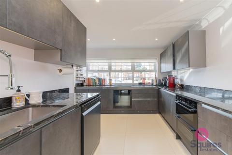 4 bedroom terraced house to rent, Cavendish Crescent, Elstree