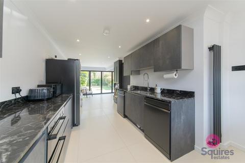 4 bedroom terraced house to rent, Cavendish Crescent, Elstree