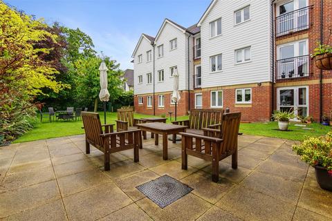 2 bedroom apartment for sale, Eadhelm Court, Penlee Close, Edenbridge