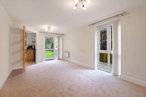 2 bedroom apartment for sale, Eadhelm Court, Penlee Close, Edenbridge