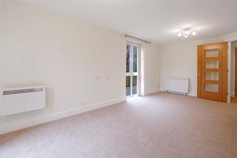 2 bedroom apartment for sale, Eadhelm Court, Penlee Close, Edenbridge