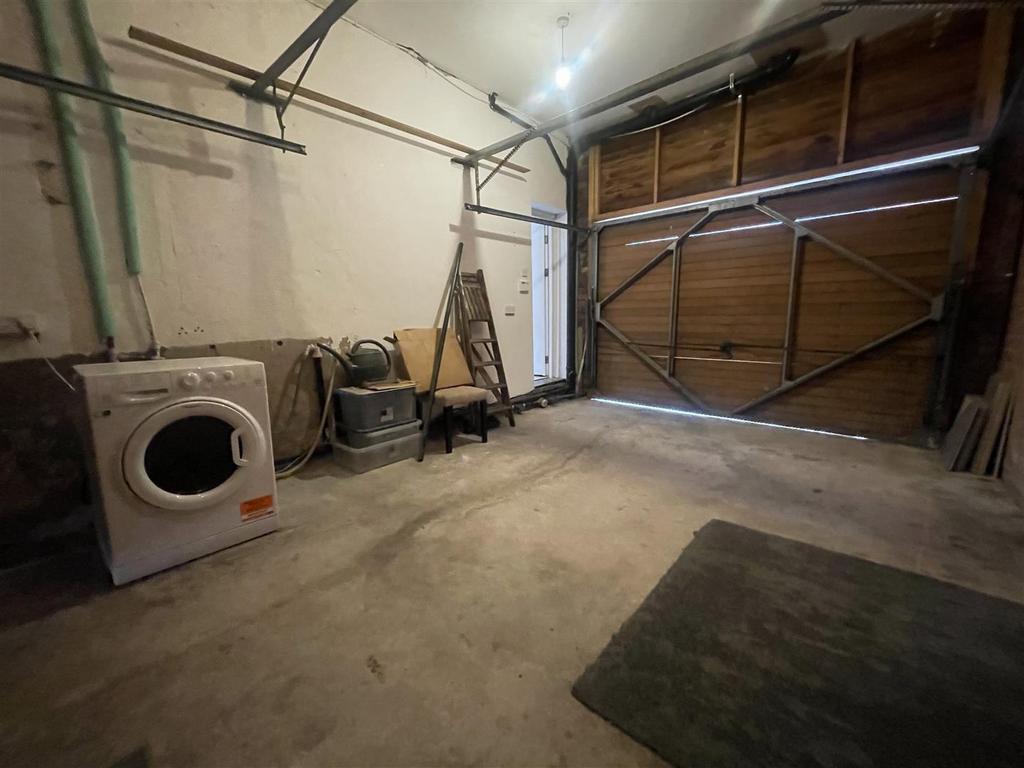 Garage.jpeg