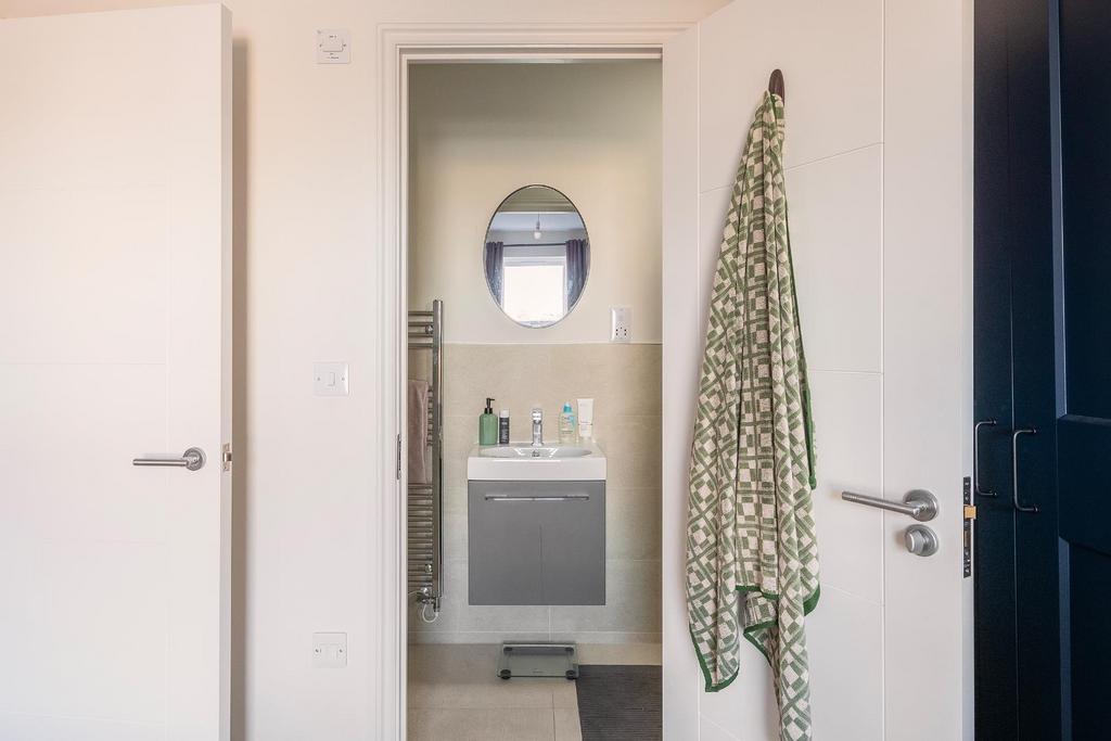 F1 W3 H4 VP - Ensuite B.jpg