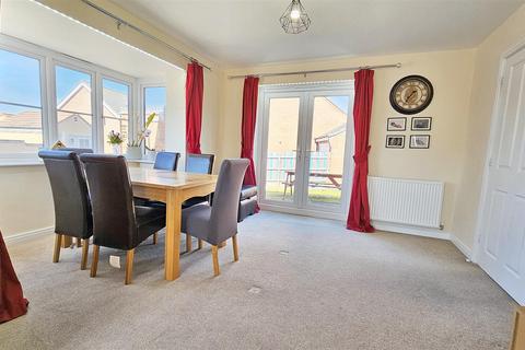 3 bedroom detached house for sale, Foxglove Avenue, Thurnby, Leicester