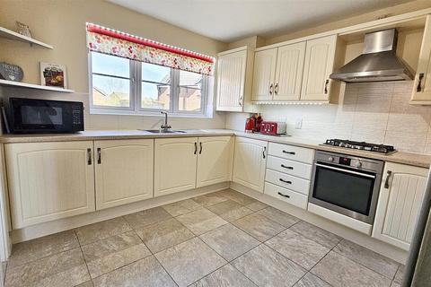 3 bedroom detached house for sale, Foxglove Avenue, Thurnby, Leicester