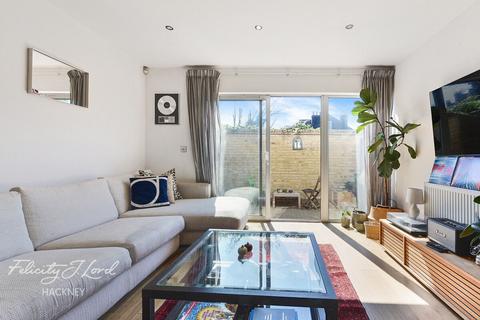 3 bedroom terraced house for sale, Stanford Mews, London E8