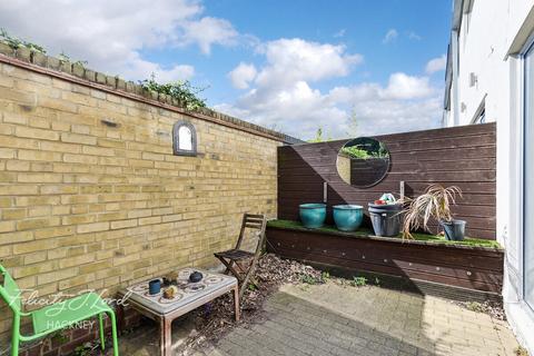 3 bedroom terraced house for sale, Stanford Mews, London E8