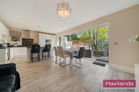 4 bedroom townhouse for sale, Wellston Crescent, London