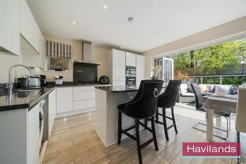 4 bedroom townhouse for sale, Wellston Crescent, London