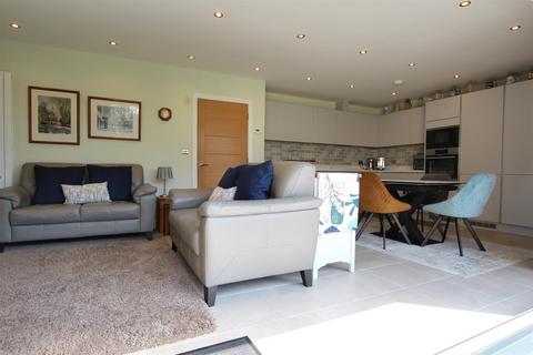 19 Cavendish Drive, Market Weighton, York, YO43 3GY