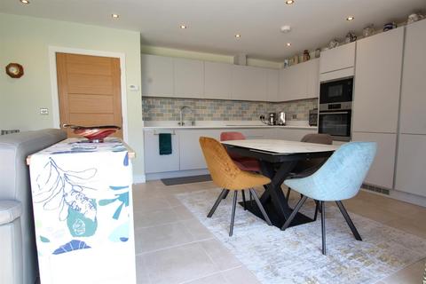 19 Cavendish Drive, Market Weighton, York, YO43 3GY