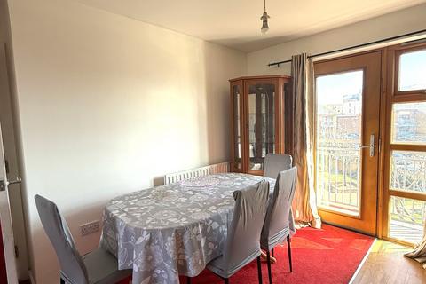 2 bedroom flat to rent, Cooke Street, Barking IG11