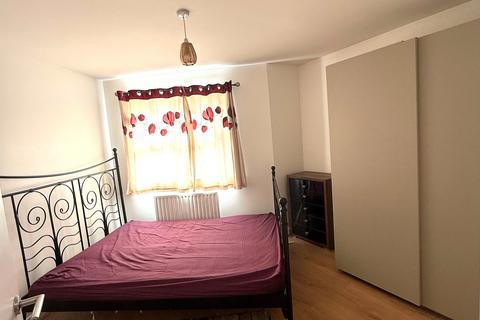2 bedroom flat to rent, Cooke Street, Barking IG11