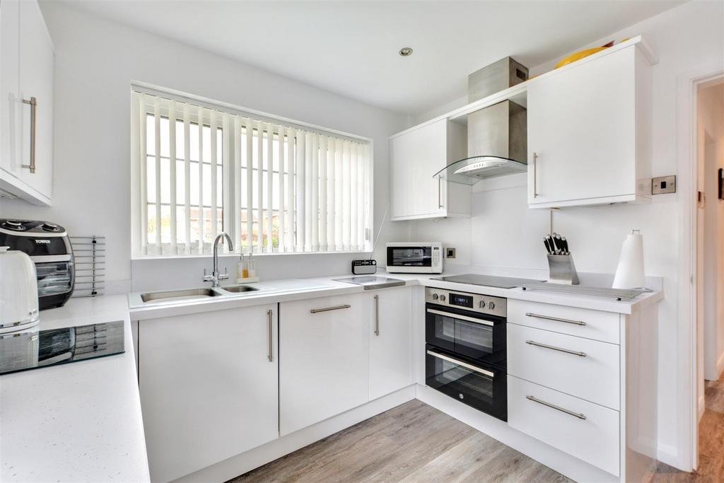 Kitchen 2.jpeg