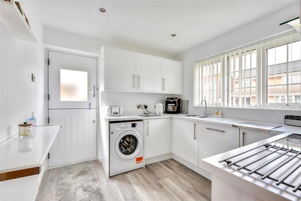 Kitchen 1.jpeg