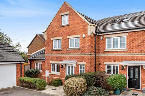 15 Derisley Close, Byfleet, West Byfleet, KT14 7QA