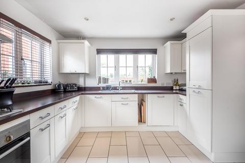 15 Derisley Close, Byfleet, West Byfleet, KT14 7QA