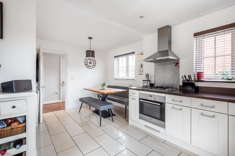 15 Derisley Close, Byfleet, West Byfleet, KT14 7QA
