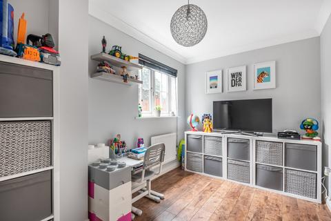 15 Derisley Close, Byfleet, West Byfleet, KT14 7QA