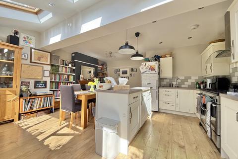3 Broadway, Exeter, EX2 9LT