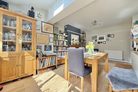 3 Broadway, Exeter, EX2 9LT