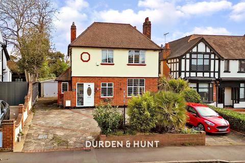 3 bedroom detached house for sale, Slewins Lane, Hornchurch, RM11