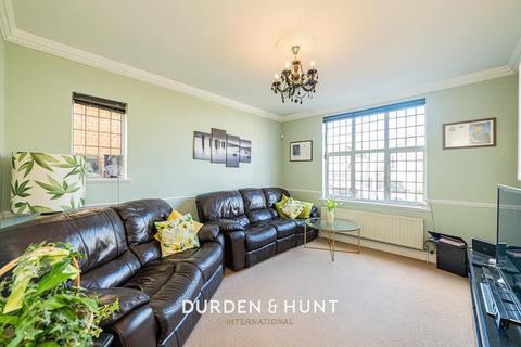 3 bedroom detached house for sale, Slewins Lane, Hornchurch, RM11