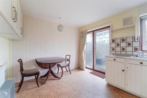 9 Dirdene Close, Epsom, KT17 4AY