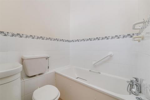 9 Dirdene Close, Epsom, KT17 4AY