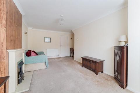 9 Dirdene Close, Epsom, KT17 4AY