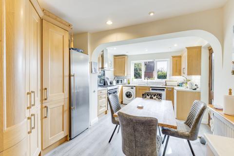 8 Broadmead, Hitchin, SG4 9LU