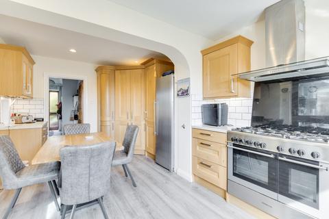 8 Broadmead, Hitchin, SG4 9LU