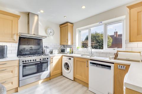 8 Broadmead, Hitchin, SG4 9LU