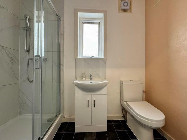 Bathroom 1.jpg