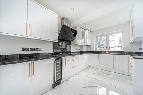 4 bedroom semi-detached house to rent, Montrose Avenue, Whitton TW2