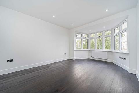 4 bedroom semi-detached house to rent, Montrose Avenue, Whitton TW2