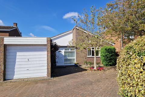 2 bedroom detached bungalow for sale, Ivel Gardens, Biggleswade, SG18