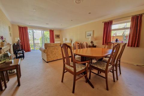2 bedroom detached bungalow for sale, Ivel Gardens, Biggleswade, SG18