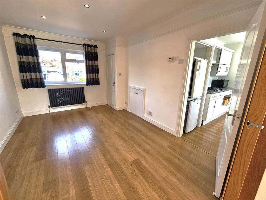 Living Room 1.jpg
