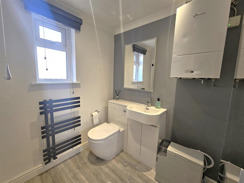 Cloakroom WC.jpg