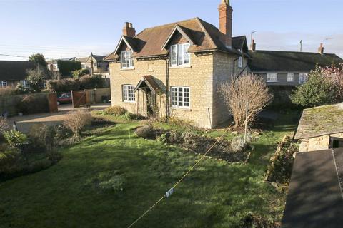 3 bedroom detached house to rent, Yardley Road, COSGROVE