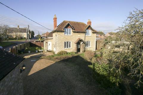 3 bedroom detached house to rent, Yardley Road, COSGROVE